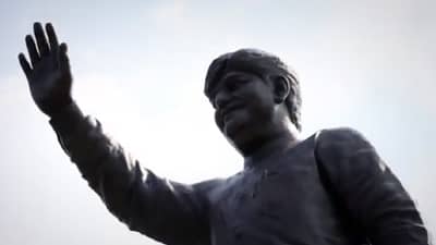 गोपीनाथ मुंडे यांचा सर्वात मोठा पुतळा उभारणार, कधी अन् कुठं होणार लोकार्पण?