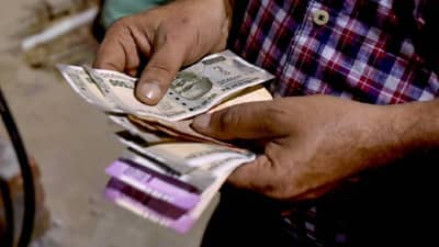 Indian Banks Deposits : अमेरिकन बँका धराशायी, भारतीय बँकांत तुमचा पैसा सुरक्षित आहे की नाही?