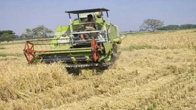 माझ्या शेतातून मशीन का नेतोय म्हणत दोन शेतकरी कुटुंबात राडा, तुंबळ हाणामारीत जे घडलं ते धक्कादायक होतं, काय घडलं ?