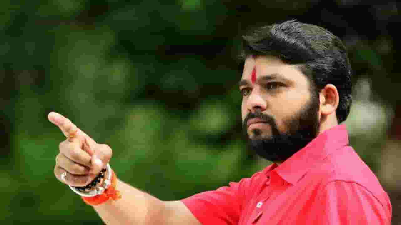 आळंदीतील वारकऱ्यांवर लाठीचार्ज! सरकार तालिबानी पद्धतीने वागतयं, कोणी केली टीका? आळंदीतील वारकऱ्यांवर लाठीचार्ज! सरकार तालिबानी पद्धतीने वागतयं, कोणी केली टीका?