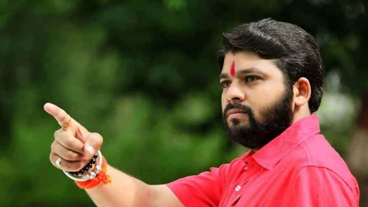 आळंदीतील वारकऱ्यांवर लाठीचार्ज! सरकार तालिबानी पद्धतीने वागतयं, कोणी केली टीका? आळंदीतील वारकऱ्यांवर लाठीचार्ज! सरकार तालिबानी पद्धतीने वागतयं, कोणी केली टीका?