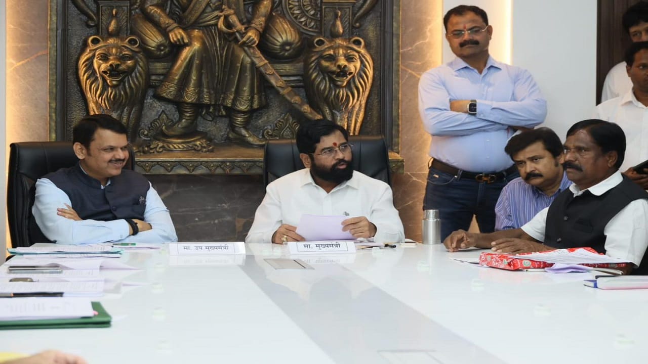 शेतकरी, आदिवासी बांधवांच्या मागण्यांसंदर्भात राज्य शासन सकारात्मक असून आज शेतकरी लाँग मार्चच्या शिष्टमंडळाबरोबर सर्व मुद्यांवर सकारात्मक चर्चा झाली आहे.