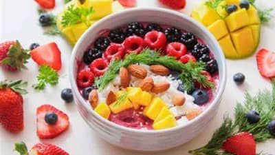 ब्रेकफास्टमध्ये नेमकं काय असावं? काय खाणं योग्य?