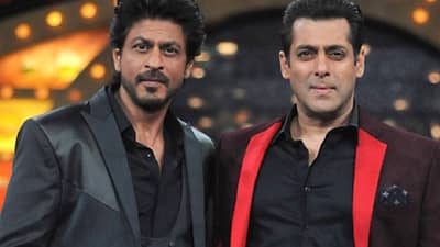 काय सांगता? चक्क अनिल कपूर यांच्या पत्नीसमोर शाहरुख खान आणि सलमान खान बसले गुडघ्यावर, वाचा काय घडले?