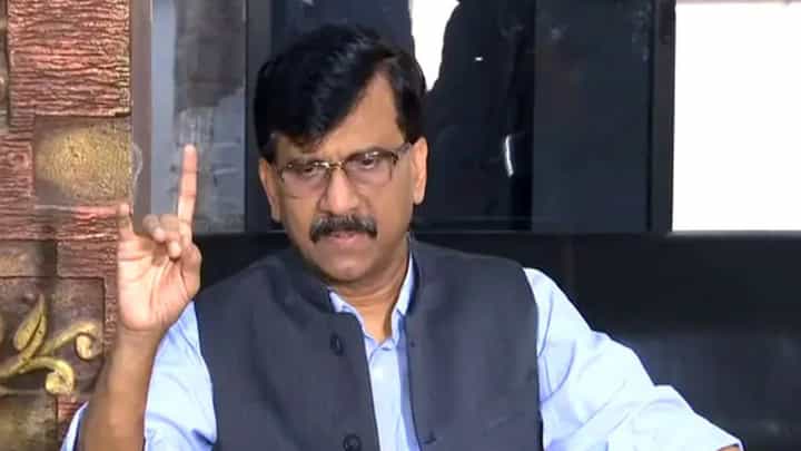 माझ्यावरील संस्कार गुडघे टेकण्याचे नाहीत, संजय राऊत नेमकं काय म्हणाले? माझ्यावरील संस्कार गुडघे टेकण्याचे नाहीत, संजय राऊत नेमकं काय म्हणाले?