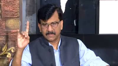 माझ्यावरील संस्कार गुडघे टेकण्याचे नाहीत, संजय राऊत नेमकं काय म्हणाले?