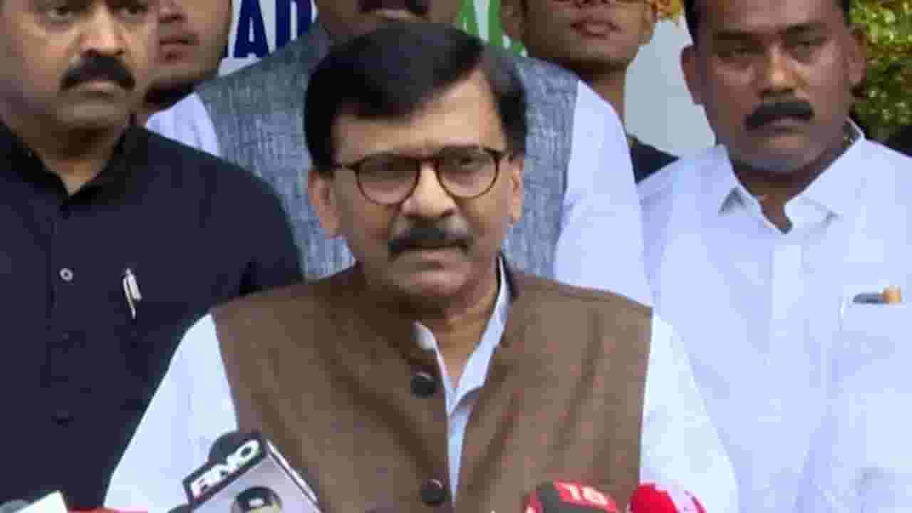 वाऱ्यावर सोडलं नाही म्हणता, मग... शेतकऱ्यांच्या मृत्यूवर राऊतांनी मुख्यमंत्र्यांना घेरलं वाऱ्यावर सोडलं नाही म्हणता, मग... शेतकऱ्यांच्या मृत्यूवर राऊतांनी मुख्यमंत्र्यांना घेरलं