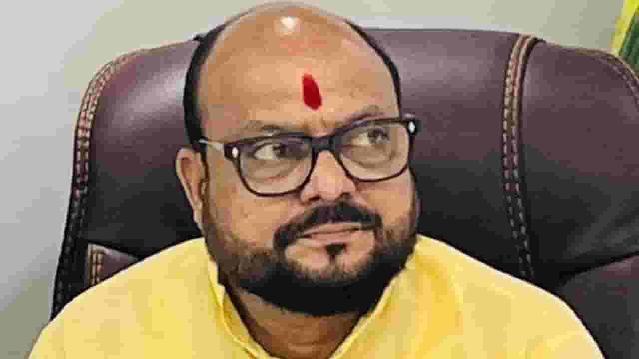 गुलाबराव पाटील यांना कुणीही आव्हान देऊ शकत नाही, 'या' मंत्र्यानं स्पष्टच सांगितलं... गुलाबराव पाटील यांना कुणीही आव्हान देऊ शकत नाही, 'या' मंत्र्यानं स्पष्टच सांगितलं...