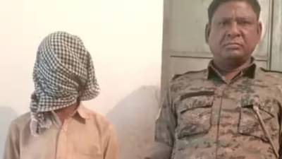 अनोळखी व्यक्ती पत्नीशी संबंध ठेवण्यासाठी तडफडत होती, पतीने काठीने बेदम चोपला, मग...