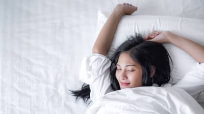 झोप लागत नाही? निवांत झोप घेण्याचे सोपे उपाय