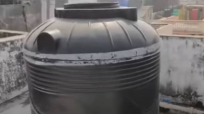 पाण्याची टाकी रिकामी न करता साफ करून दाखवली, जुगाड म्हणजे जुगाडच ना!