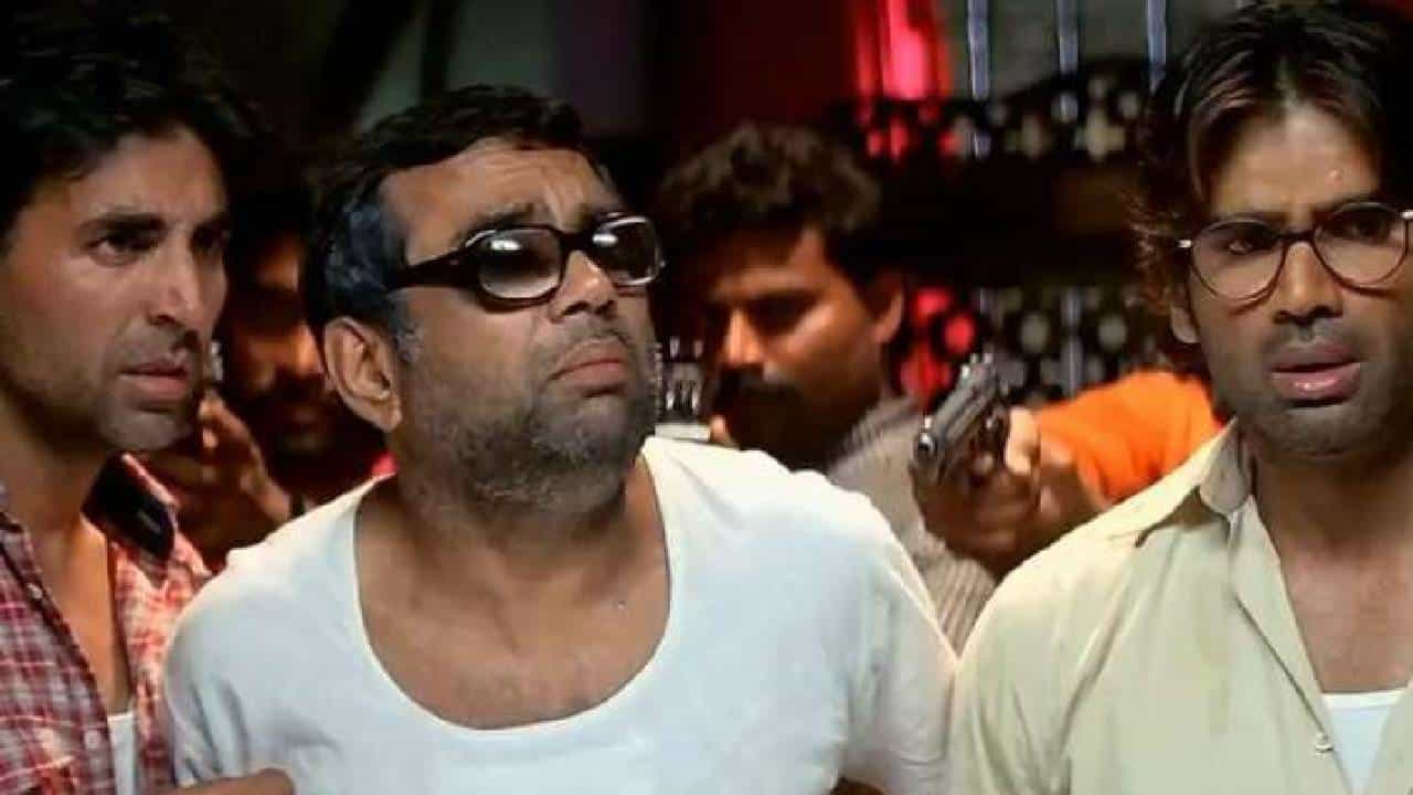 पुन्हा एकदा, ब्रेक ऐवजी ॲक्सिलेटर! असं कोण स्कुटी चालवतं?