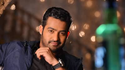 ज्युनियर एनटीआर याला मागून थेट एका व्यक्तीने पकडले, पुढे जे घडले ते अत्यंत धक्कादायक, व्हिडीओ व्हायरल