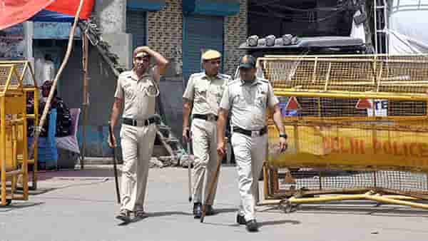 पॉलिथिन बॅगमध्ये सापडला महिलेचा मृतदेह, पोलीस तपासात गुंतले, नंतर म्हणाले...