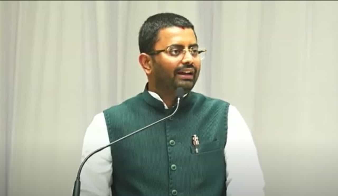 भारताला जागतिक नेता बनविण्याचे काम युवा पिढीने करावे, स्वामी अभिषेक ब्रह्मचारी