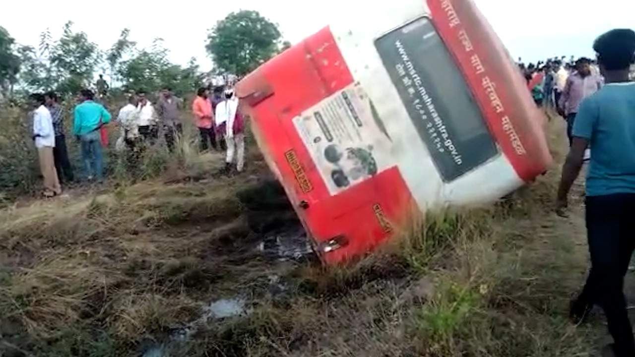 भरधाव एसटी बसचे स्टेअरिंग रॉड तुटले; त्यानंतर घडली अशी थरारक घटना भरधाव एसटी बसचे स्टेअरिंग रॉड तुटले; त्यानंतर घडली अशी थरारक घटना