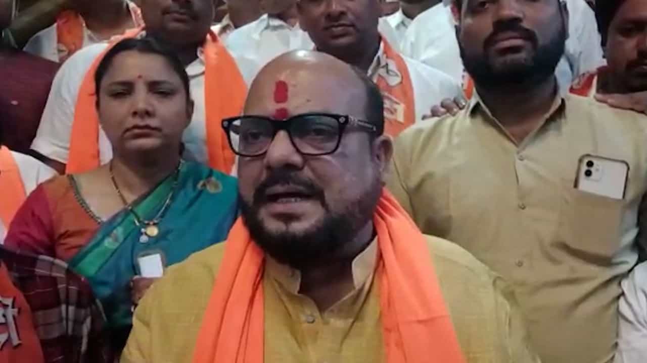 त्याशिवाय मजा येत नाही, पंचनाम्यावरून जळगावात नेते आमने-सामने त्याशिवाय मजा येत नाही, पंचनाम्यावरून जळगावात नेते आमने-सामने