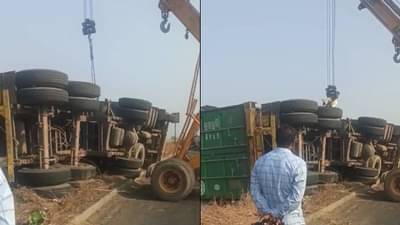 मुंबई गोवा महामार्गावर चालकाचं गाडीवरील नियंत्रण सुटल्याने कंटेनर रस्त्यावर उलटला, मग...