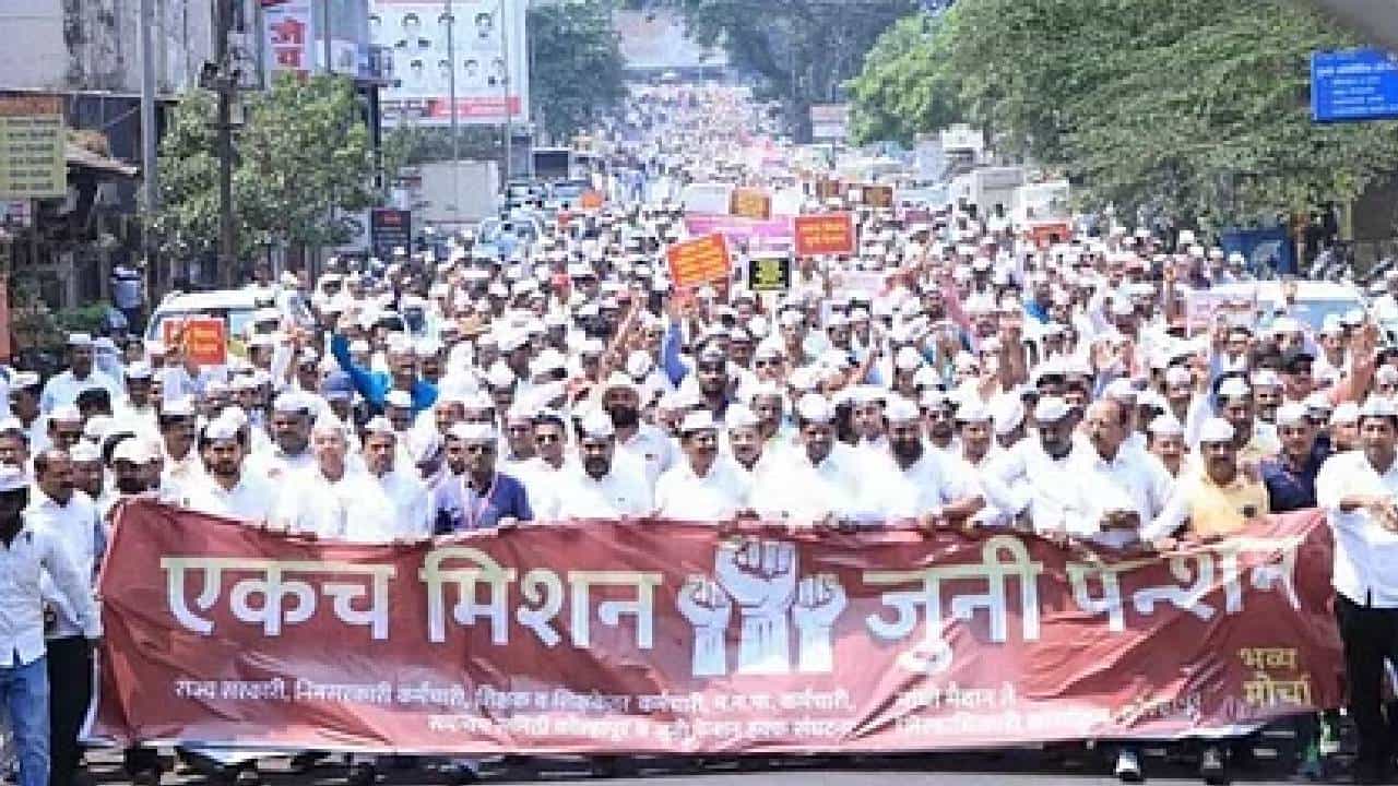 ...आता माणुसकी पुढं तुम्हाला संप मोठा झाला का?; या नेत्याचा संप करणाऱ्यांना कवितेतून केला उद्विग्न सवाल