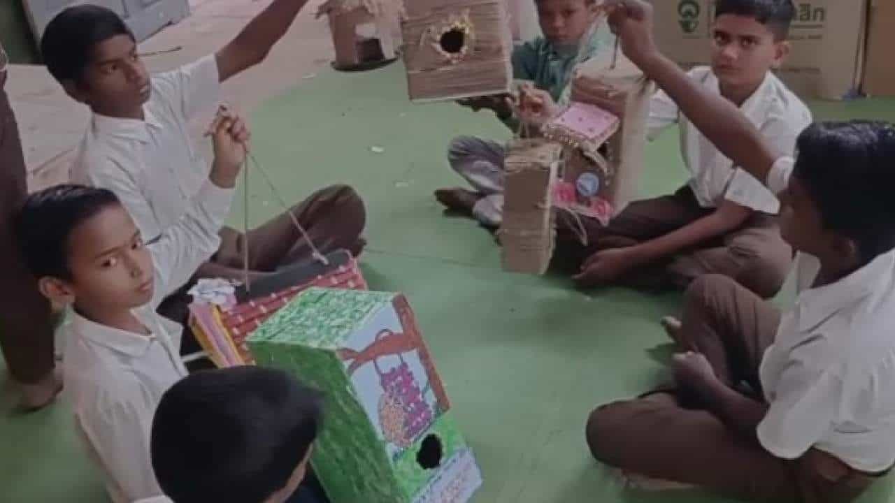 चिमण्यांच्या संरक्षणासाठी झेडपीची मुलं सरसावली; विद्यार्थ्यांनी नेमकं काय केलं?