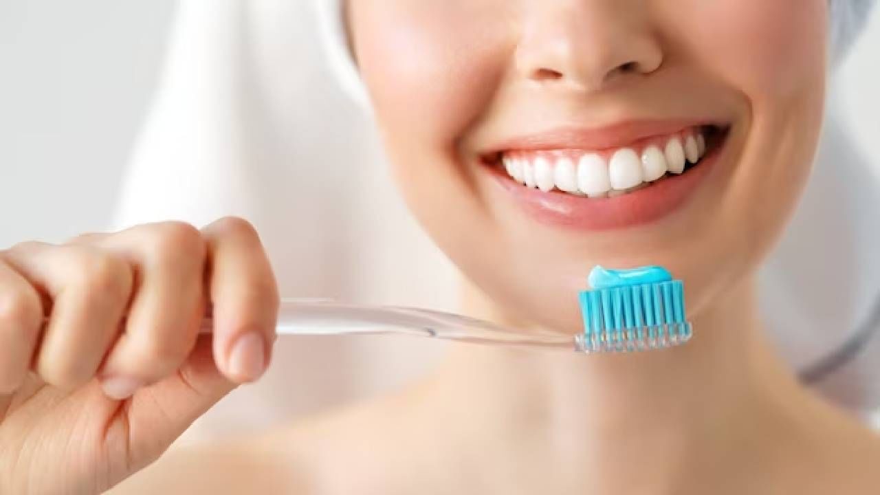 World Oral Health Day 2023 : हवे असतील मजबूत दात, तर आजच 'हे' पदार्थ खायला करा सुरूवात !