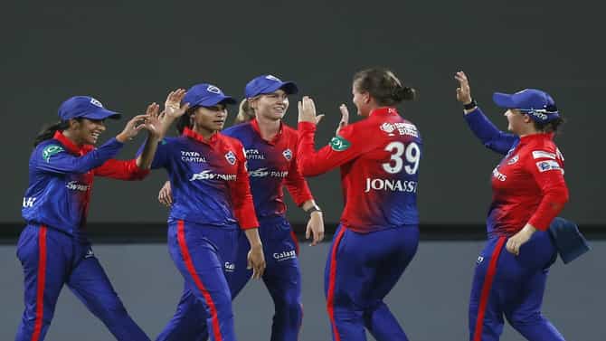 WPL 2023, MI VS DC | दिल्लीच्या गोलंदाजांचा धमाका, मुंबई इंडियन्सला रोखलं, विजयासाठी 110 धावांचं आव्हान