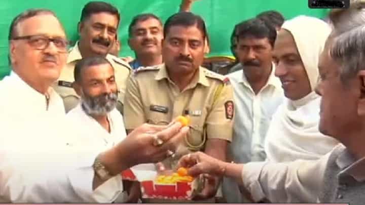जैन धर्मातील श्वेतांबर आणि दिगंबर पंथीयांमधला वाद अखेर मिटला, पण कसा? जैन धर्मातील श्वेतांबर आणि दिगंबर पंथीयांमधला वाद अखेर मिटला, पण कसा?