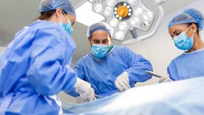 झूटां खाने से प्यार बढता है... कसलं काय !  मित्राच्या उष्ट्या नूडल्स खाणं पडलं भलतंच महागात, विद्यार्थ्याला थेट ऑपरेशन टेबलवरच नेलं