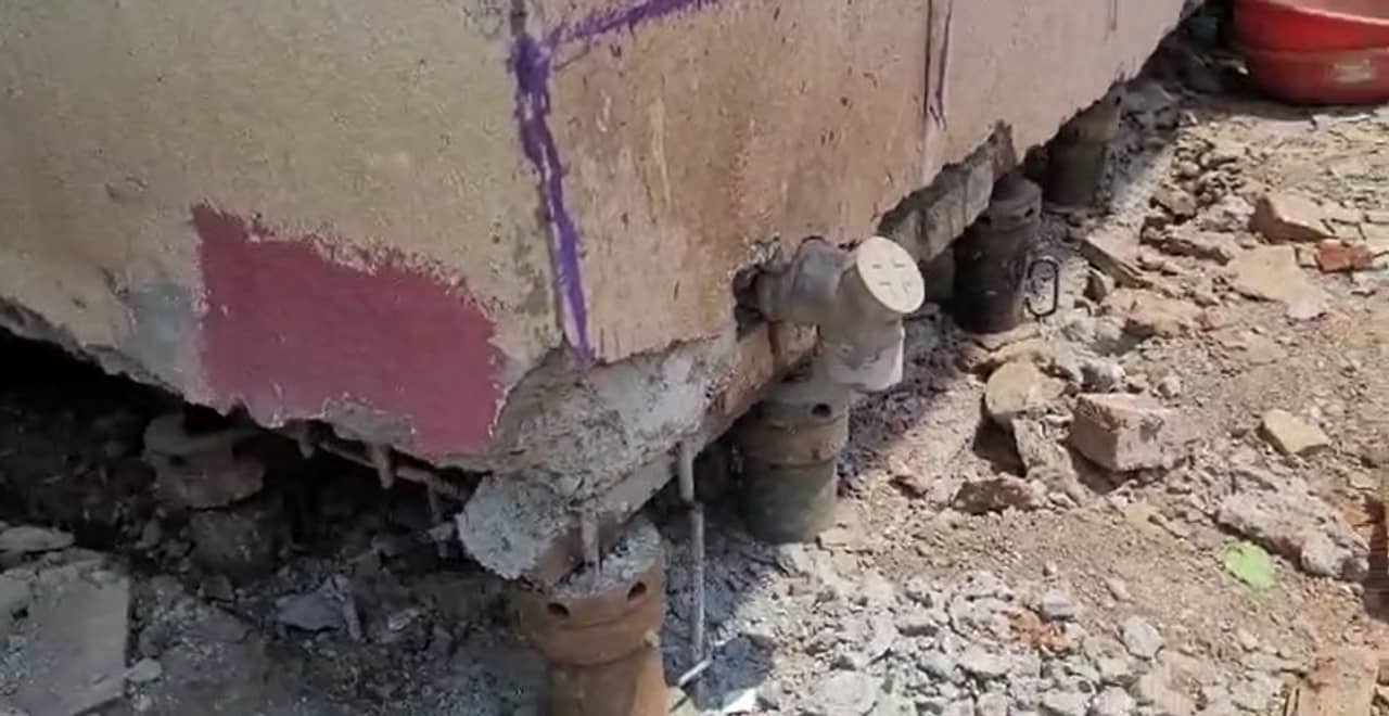 चक्क इमारत उचलून ९ फुट मागे घेण्याचा पुणेरी प्रयोग, पाहा व्हिडिओ