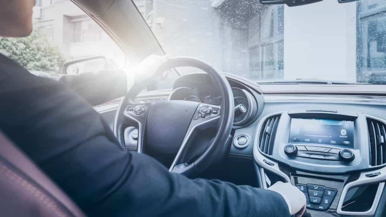 पेट्रोल-डिझेल, हायब्रिड, सीएनजी की इलेक्ट्रिक ? जाणून घ्या कोणती कार आहे बेस्ट