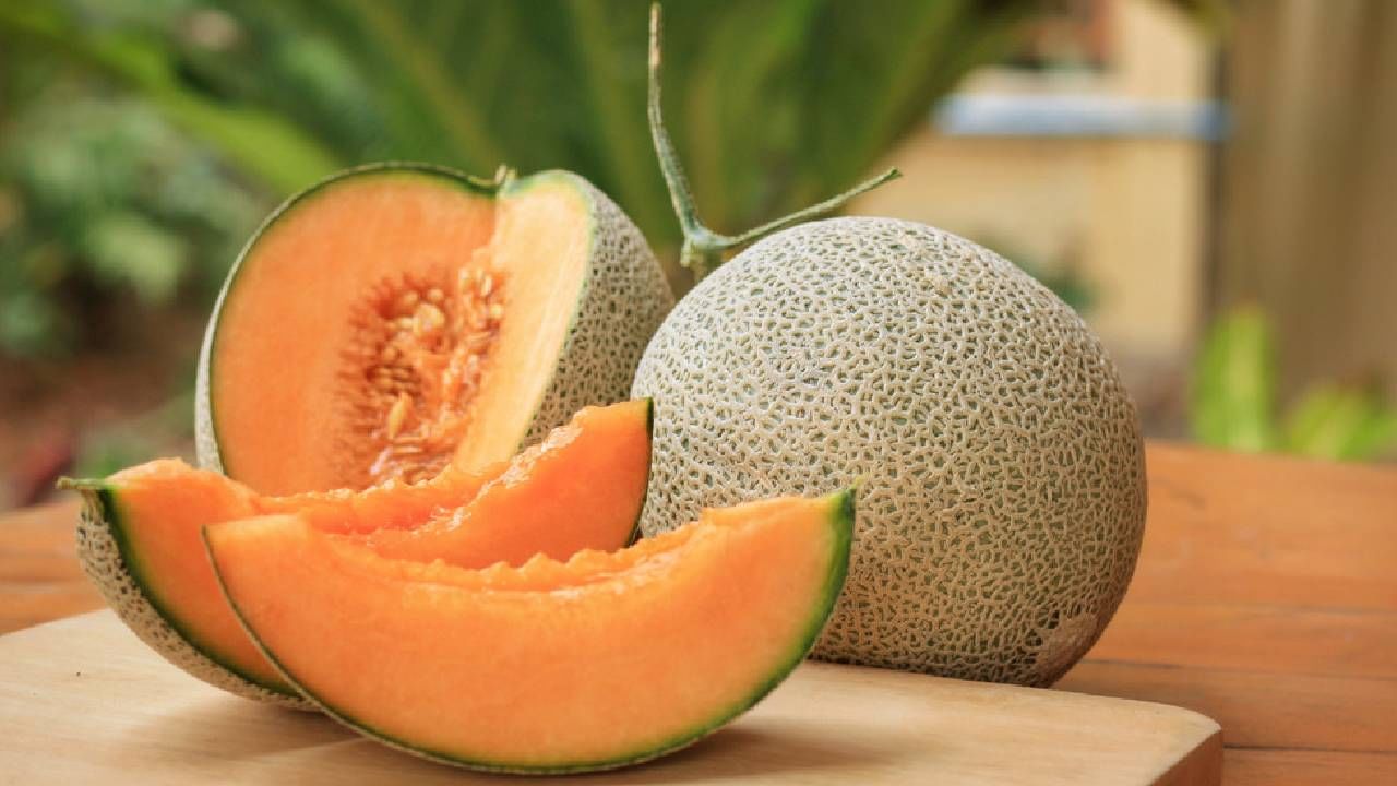 उत्पादन घेतलं तर शेतकरी होईल करोडपती, जगातलं सगळ्यात महागडं फळ