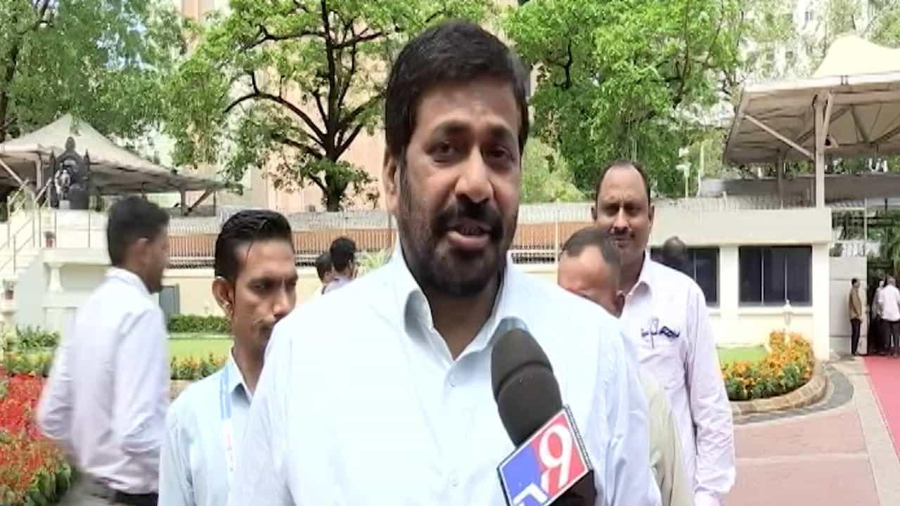 मेंदूत फरक झालाय, दुरूस्त करणं गरजेचं...; राऊत यांच्यावर कडूंचा प्रहार