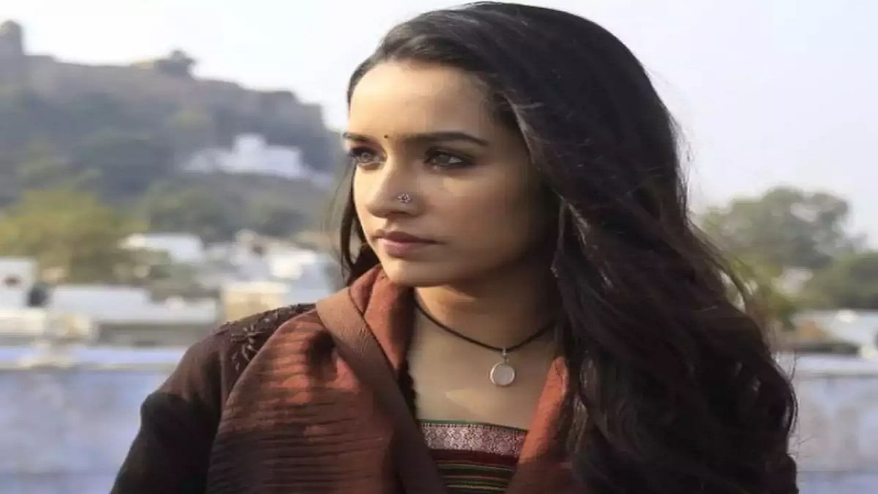 Shraddha Kapoor होती 'या' अभिनेत्याच्या प्रेमात, पण आईच्या एका अटीमुळे तुटलं आभिनेत्रीचं नातं