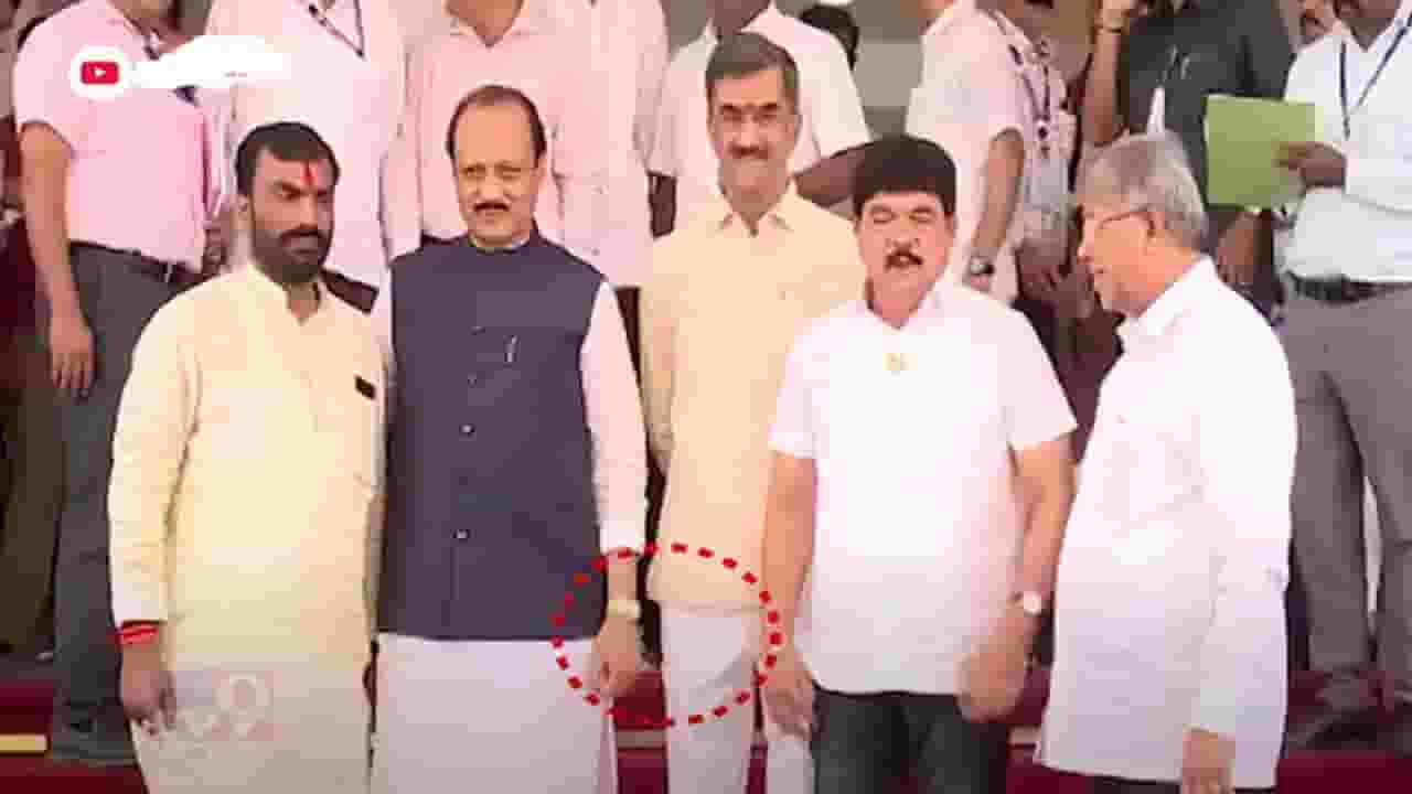 अजित पवार यांचा शंभुराज देसाई यांना बुक्का अन् दोघेही मिश्किल हसले, काय घडलं?