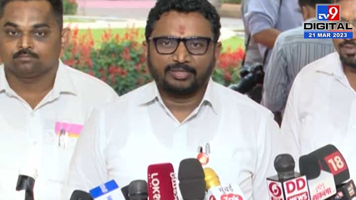 फक्त नवीन बिल मंजूर करण्यातच, मिटकरींचा सरकारवर निशाना फक्त नवीन बिल मंजूर करण्यातच, मिटकरींचा सरकारवर निशाना
