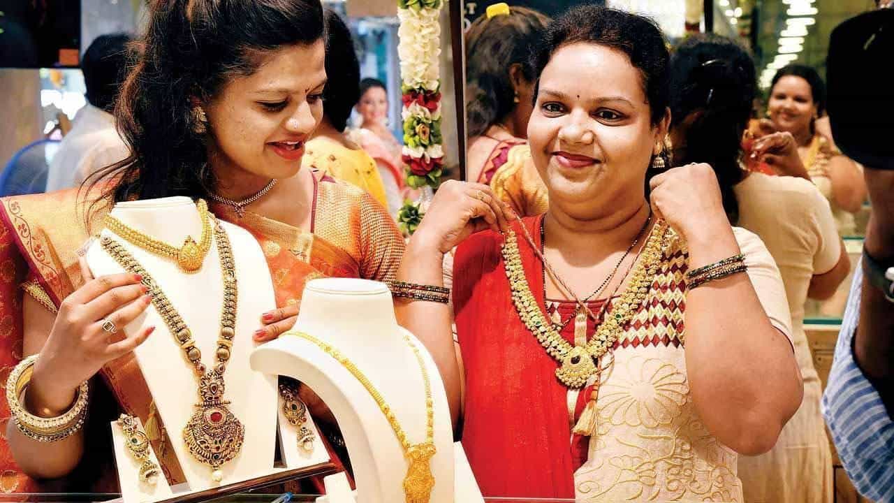 Gold Silver Price Today : नववर्षाला सोन्याची, महागाईची गुढी! चांदीने पण दिला टेकू, आजचा भाव किती