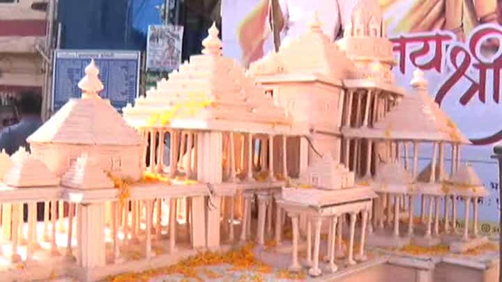 गुढीपाडवा शोभयात्रेत राम मंदिराचा चित्ररथ गुढीपाडवा शोभयात्रेत राम मंदिराचा चित्ररथ