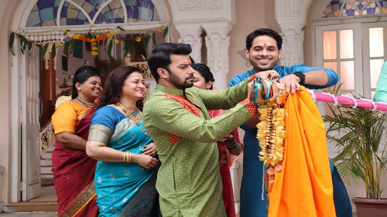 आज प्रत्येक जण मोठ्या उत्साहात आणि थाटाच 'गुढीपाडवा' सणाचा आनंद घेत आहे. अशात मराठी नववर्षाचं दिमाखात स्वागत करण्यासाठी स्टार प्रवाहचा संपूर्ण परिवार सज्ज आहे.