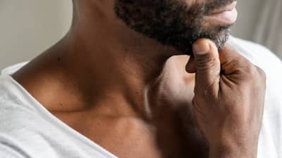 मान ठेवा... सुंदर... मानेवरील काळसरपणा घालवायचाय?; फॉलो करा हे घरगुती उपाय