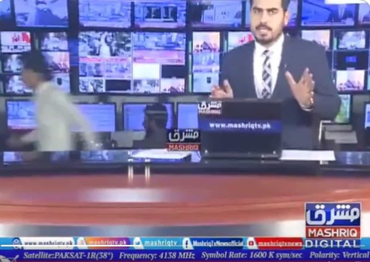 video viral : टीव्ही स्टुडीओत लाईव्ह दरम्यान भूकंप आला, न्यूज एंकरने केले असे काही, व्हिडीओ जगभर व्हायरल