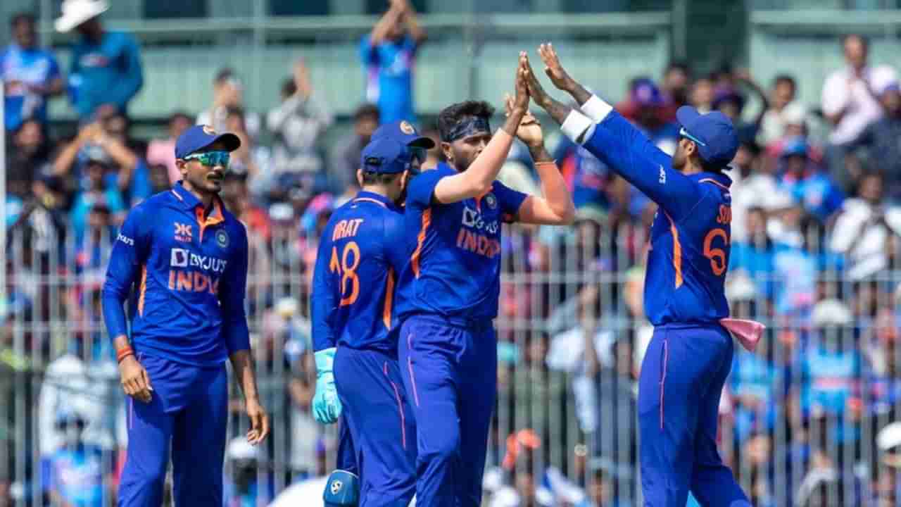 Ind vs Aus 3ODI | टीम इंडियाने कांगारुंना रोखलं, विजयासाठी इतक्या धावांचं आव्हान