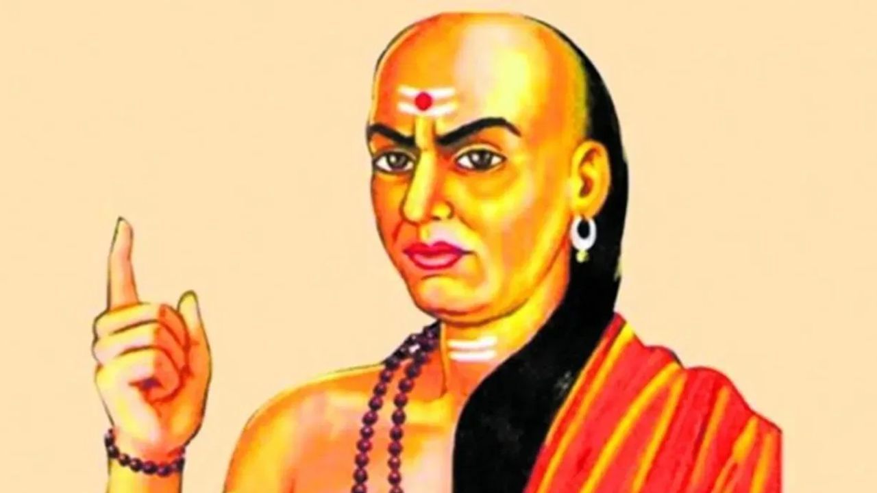 Chanakya Niti : जीवनात घडणाऱ्या या गोष्टी तुम्हाला देतात अशुभ घटनांचे संकेत, कानाडोळा करू नका अन्यथा...