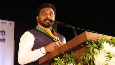 अमोल मिटकरी यांची अभिवादन करणारी गुढी; नेमकं वेगळं पण काय जपलंय...