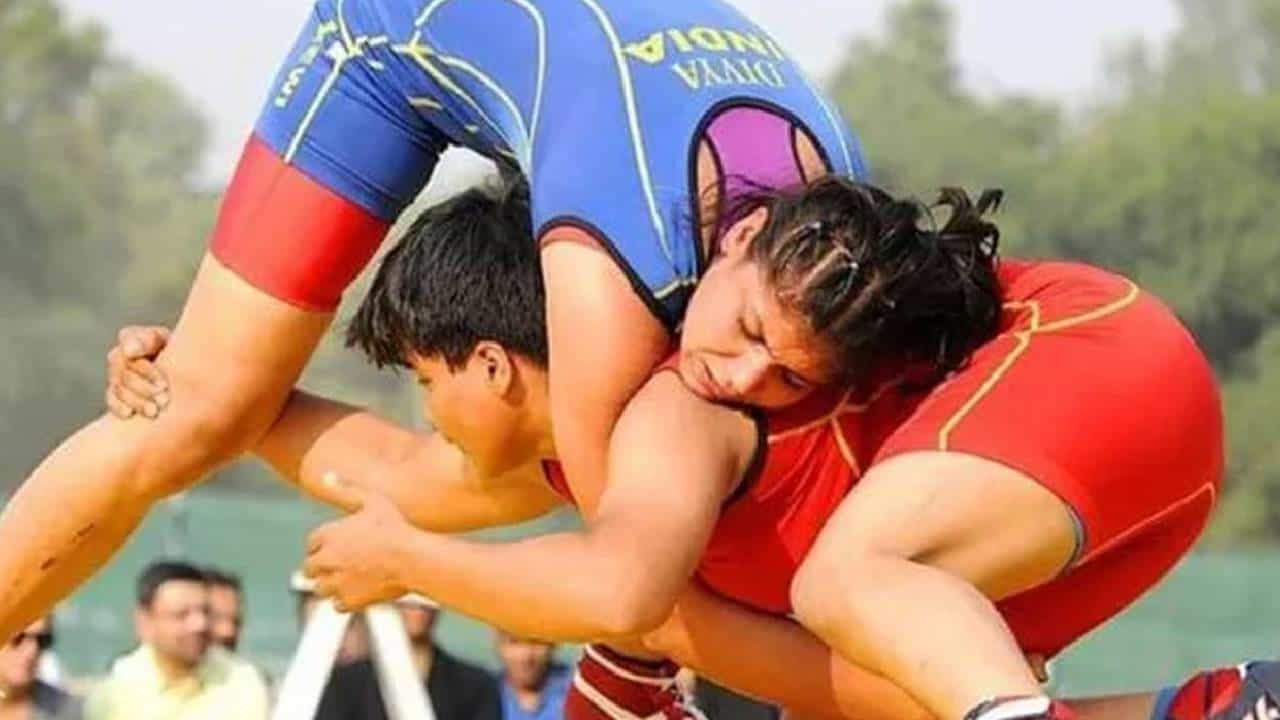 पहिल्या 'महिला महाराष्ट्र केसरी'चा थरार, कोण मारणार बाजी, कोण नेणार मानाची गदा?