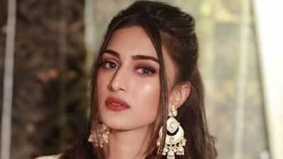 कसौटी जिंदगी की फेम अभिनेत्रीने सोडलं भारत; चाहत्यांना बसला आश्चर्याचा धक्का!