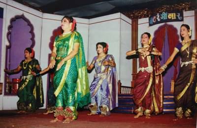 तमाशा क्षेत्राला सुगीचे दिवस, एका दिवसात कोटींची उलाढाल, अनेक तमाशा फड हाऊसफुल