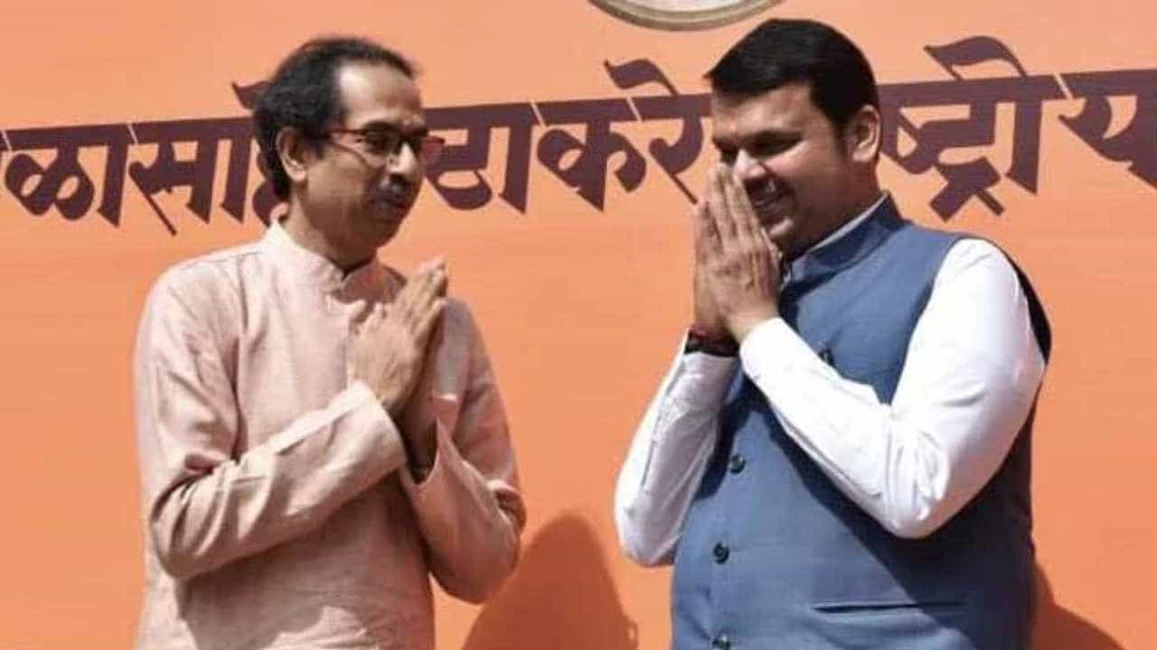 ठाकरेंचा शिंदेंवर वार, फडणवीसांचा ठाकरेंवर पलटवार; म्हणाले, ...म्हणून त्यांचं दुकान बंद केलं