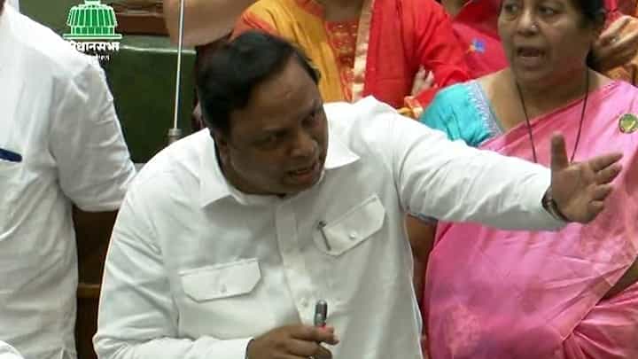 राहुल गांधी विरोधी घोषणाबाजीमुळे विधानसभा ठप्प; शेलारही झाले आक्रमक राहुल गांधी विरोधी घोषणाबाजीमुळे विधानसभा ठप्प; शेलारही झाले आक्रमक