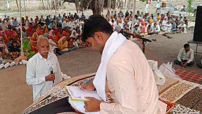 धिरेंद्र शास्त्रीसारखाच आणखी एका बाबाने भरवला दिव्य दरबार, सेम टू सेम पध्दत!