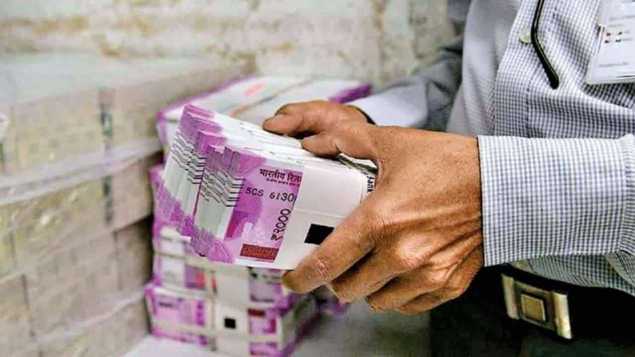 Multibagger Stock : Penny Stock ची धमाल! पैसे मोजता मोजता थकले गुंतवणूकदार, तुमच्याकडे आहे का हा स्टॉक